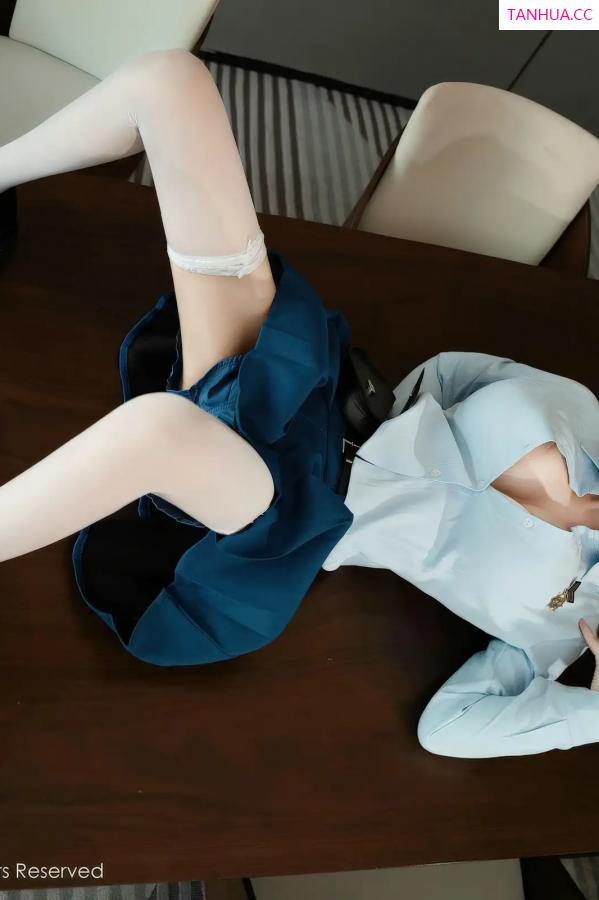   [XiuRen]高清写真图 2025.12.23 No.11141 苏甜橙子 JK制服第31张图片